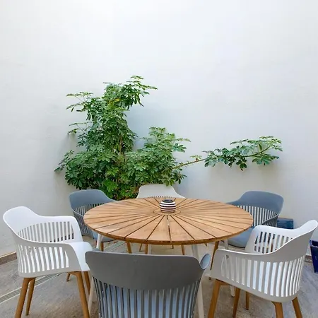 Nyaraló 3br Countryside Townhouse With Chillout Cave
