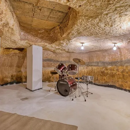 3br Countryside Townhouse With Chillout Cave Dingli