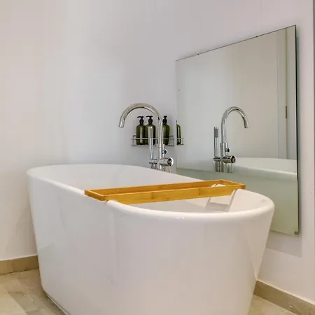 Nyaraló 3br Countryside Townhouse With Chillout Cave *